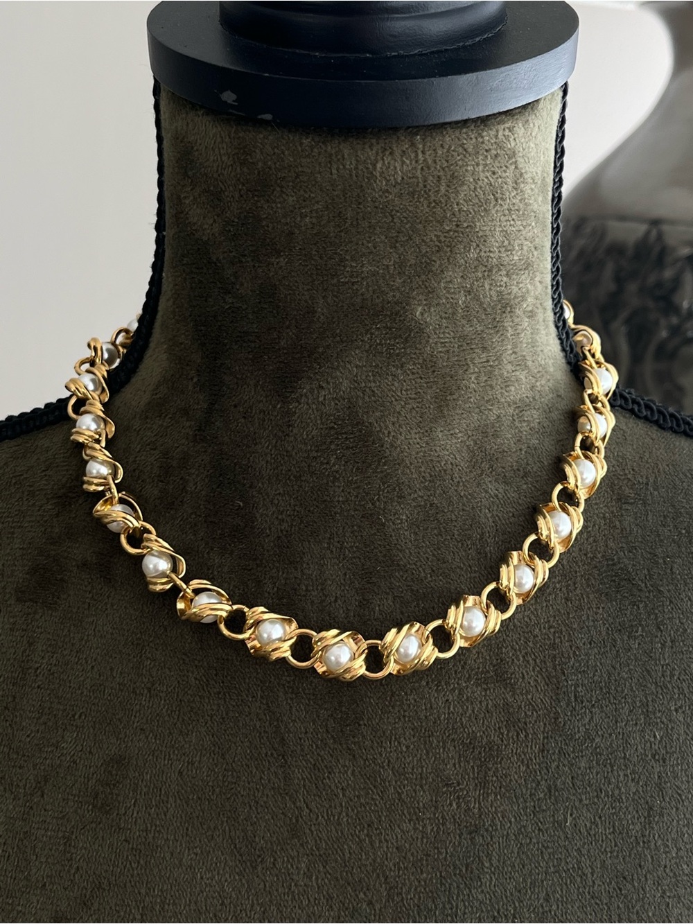 Vintage Napier Moveable Pearl Interlocking Ribbon Cage Gold-Tone Necklace